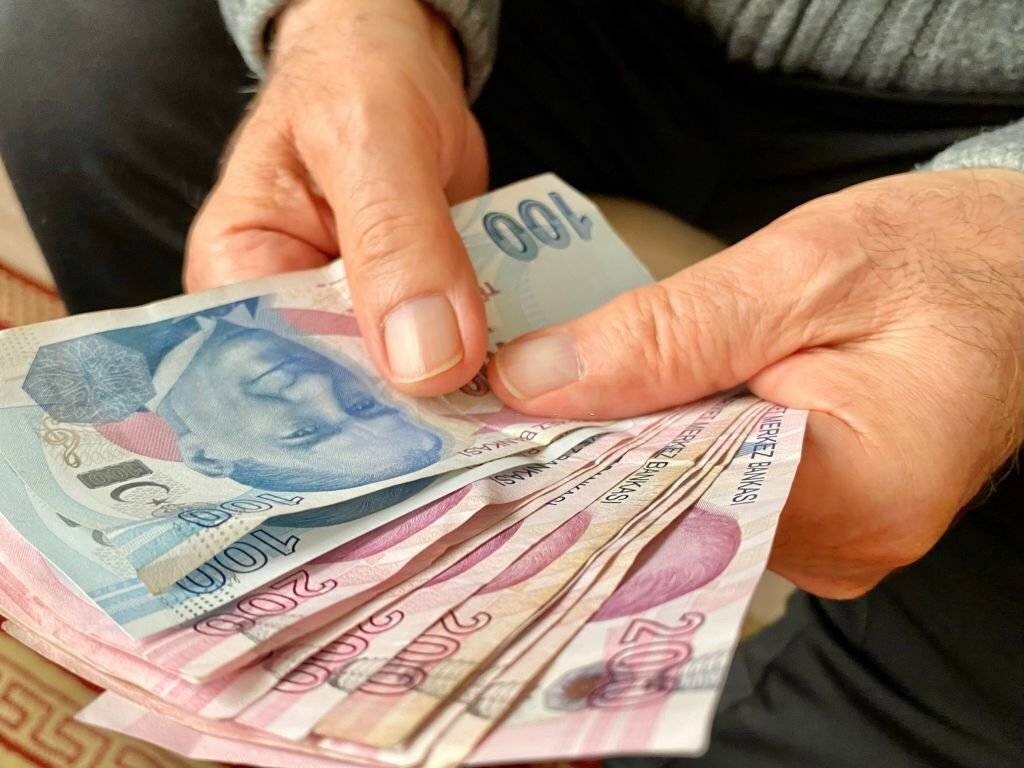 Bakan Şimşek'ten milyonları isyan ettiren karar... Tüm memur ve emekli maaşlarından 2 bin lira kesilecek! 3